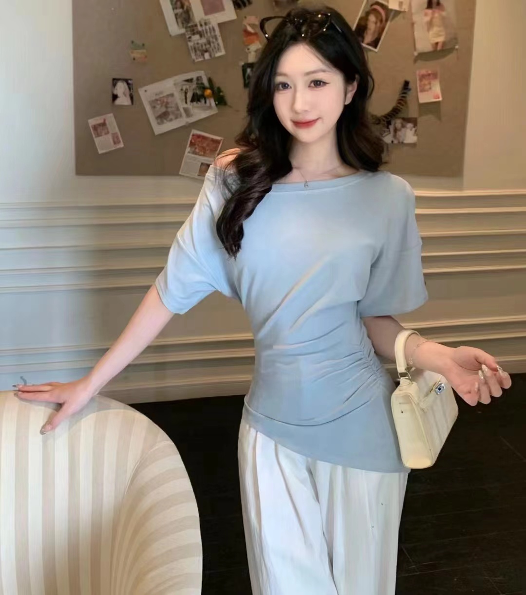 항구 바람 Chic 주황색 색상 비스듬한 어깨 허리 수축 맨위 여성 2026 년 여름 새로운 반팔 티셔츠 디자인 센스 작은 대중