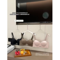 批发小胸聚拢显<b class='q'>大</b>内衣女无肩带防滑圆球立体半杯上托防下垂<b class='q'>文胸</b>罩无痕