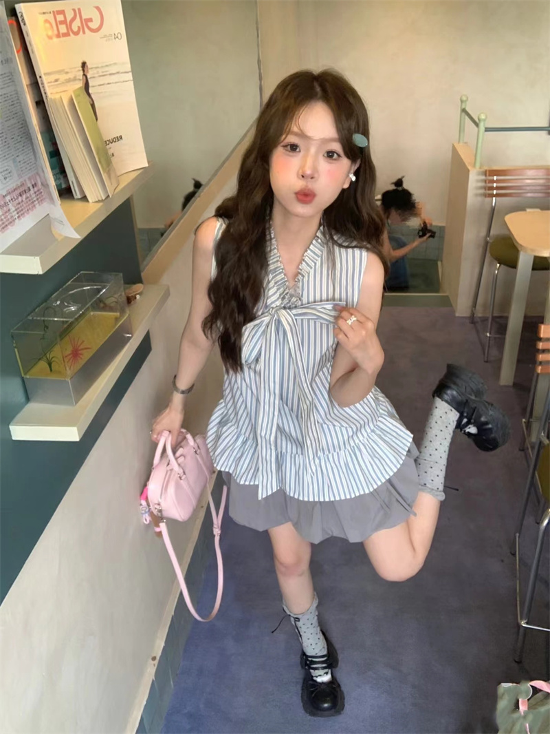 실사 핫걸 세트 여성 여름 섹션 작은 키 디자인 센스 튀김 거리 스트라이프 민소매 셔츠 꽃밭 미니 스커트 투피스 세트