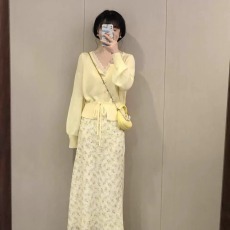 批发入春穿搭一整套<b class='q'>大码</b>胖mm针织开衫碎花半身裙韩系减龄漂亮套装裙女