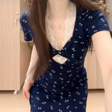 批发扭结<b class='q'>镂空</b>短袖<b class='q'>连衣裙</b>女夏季碎花裙收腰A字裙藏蓝色长裙