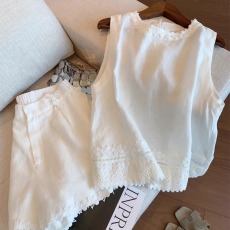 批发白色花边刺绣苎麻背心套装女夏新款高级感简约休闲气质<b class='q'>短裤</b>两件套
