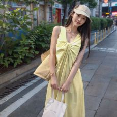 批发法式设计感纯色扭结<b class='q'>背心裙</b>女2026夏季新款<b class='q'>无袖</b>V领气质A字中长裙子