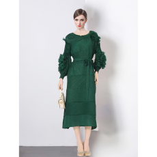 批发三宅纯色拼接手摇绣花乱褶系带大码跨境褶皱设计感<b class='q'>欧美</b>长袖连衣裙