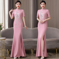 批发2026夏新款桃夭鳞漾重工刺绣优雅<b class='q'>演出服</b>高端气质鱼尾裙走秀旗袍