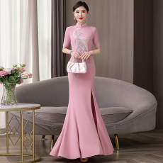 批发2026夏新款桃夭鳞漾重工刺绣优雅<b class='q'>演出服</b>高端气质鱼尾裙走秀旗袍