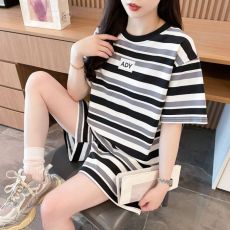 批发实拍原版面料棉质条纹刺绣圆领短袖<b class='q'>短裤</b><b class='q'>运动</b>套装<b class='q'>女</b>夏两件套跑步服