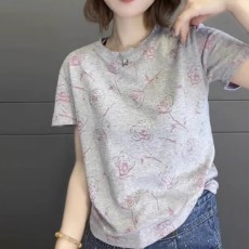 批发欧货灰色正肩短袖t恤<b class='q'>女装</b>夏季2026年新款玫瑰刺绣上衣设计感纯棉
