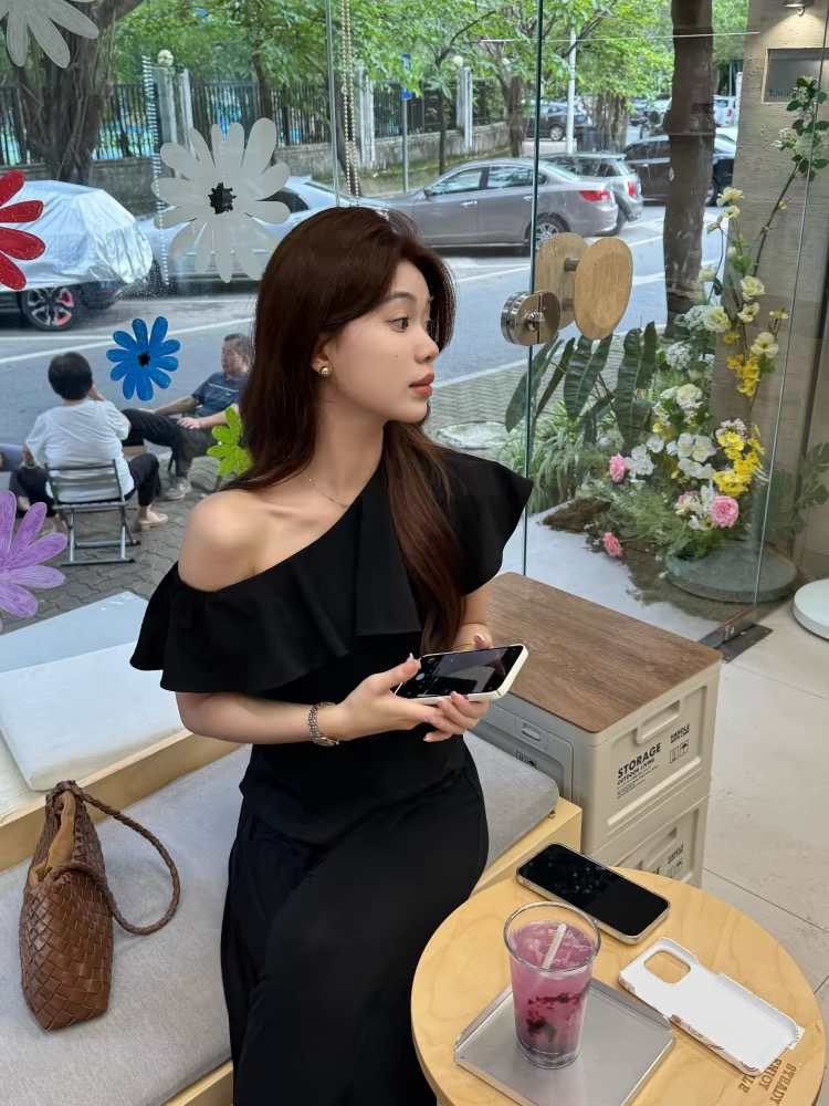 프랑스식 품격 몸매 가꾸기 비스듬한 어깨 여성 셔츠 디자인 센스 프릴 오프숄더 맨위
