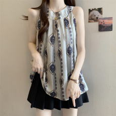 批发实拍<b class='q'>大码</b>法式复古度假风设计感印花挂脖无袖洋气宽松百搭小衫