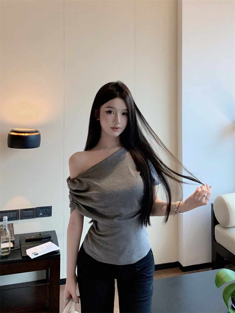정가 실사 비스듬한 칼라 오프숄더 패션 반팔 티셔츠 패치워크 슬림해 보이는 만나는 맨위