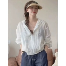 批发新中式国风白色薄款连帽外套女2025新款夏季设计感亚麻防晒衣上衣