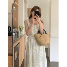 批发实拍已出 韩系度假甜美温柔方领小碎花吊带<b class='q'>连衣裙</b>