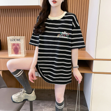 批发| 实拍实价 | 纯棉色织条 | 后包领 | 中长款刺绣条纹短袖<b class='q'>T</b><b class='q'>恤</b><b class='q'>女</b>