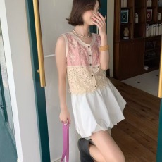 批发夏季新款重工复古风镂空牛仔布拼接圆领花朵图案绣花外搭马甲