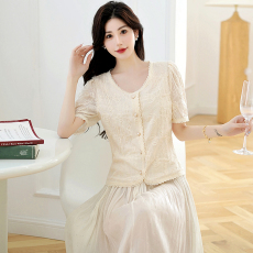 批发法式杏色刺绣镂空短袖衬衫女2026夏季<b class='q'>新款</b>花边V领小衫泡泡袖上衣