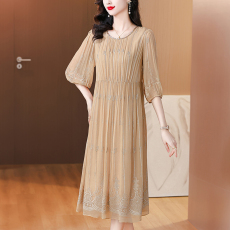 批发杭州真丝连衣裙女夏季2025新款<b class='q'>高端</b>品牌刺绣桑蚕丝长裙子宽松大码