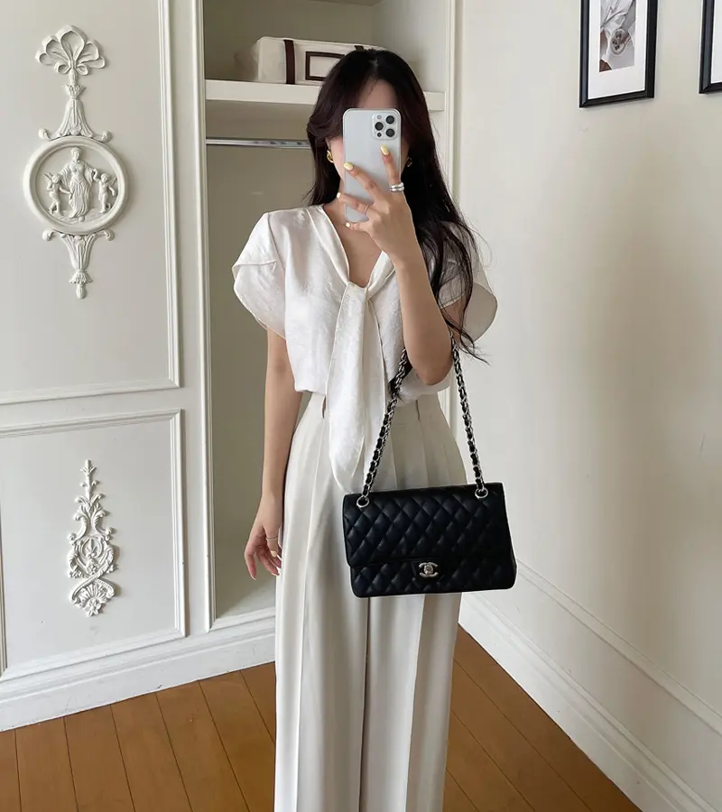 프렌치 스타일 V넥 러플 소매 블라우스 상세 이미지 1