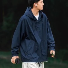 批发日系复古工装连帽外套男春秋款潮流宽松冲锋衣半纽扣套头夹克