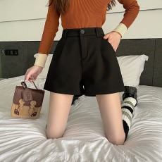 批发小个子裤子<b class='q'>女</b>2025新款爆款秋冬时尚百搭毛呢靴裤高腰阔腿遮胯<b class='q'>短裤</b>