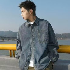 批发男生蓝色翻领牛仔外套长袖<b class='q'>衬衫</b>春秋新款青少年宽松