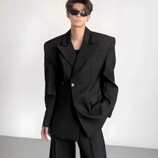 批发春季小众立体垫肩正肩廓形收腰西装<b class='q'>男</b>外套痞帅高级感穿搭<b class='q'>男</b>模<b class='q'>西服</b>