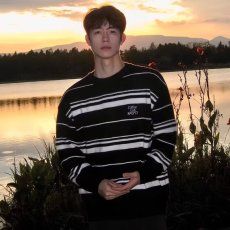 批发高街潮流条纹圆领毛衣男秋冬款情侣款撞色针织衫套头外套上衣