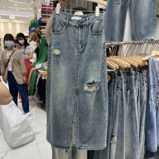 批发<b class='q'>大码</b>2025年新款复古破洞开叉牛仔半身裙女学生高腰宽松显瘦中长裙
