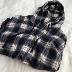 批发<b class='q'>韩版</b>复古纹格连帽长袖<b class='q'>衬衫女</b>宽松慵懒减龄洋气bf中性风外套秋冬潮