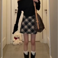 批发格子大码半身裙女2026秋<b class='q'>冬</b>新款胖mm遮肚子显瘦梨形身材短款a字裙