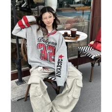 批发美式复古学院风印花球衣卫衣<b class='q'>女</b>秋季宽松休闲显瘦V领长袖套头上衣