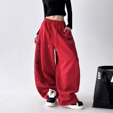 批发美式宽松红色<b class='q'>运动</b>长裤女春秋<b class='q'>休闲</b>阔腿裤高腰抽绳束脚直筒卫裤ins