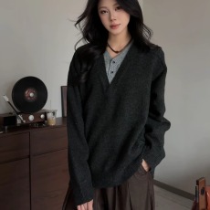 2026新款复古潮牌假两件拼接V领毛衣男秋季宽松百搭休闲套头上衣