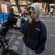 批发2026春季美式简约重磅长袖卫衣男女款时尚潮牌宽松<b class='q'>百搭</b>连帽上衣服