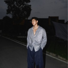 批发春秋季新款亮闪闪<b class='q'>衬衫</b>小众设计感长袖T恤上衣外套时尚男装ins潮流