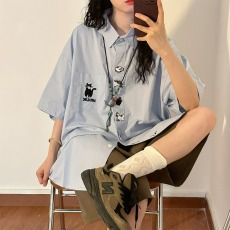 批发日系复古小狗刺绣Polo领<b class='q'>衬衫</b><b class='q'>男</b>女夏季宽松潮流学院风宽松百搭<b class='q'>衬衣</b>