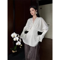 批发春季chic白色喇叭袖设计<b class='q'>衬衫</b>女慵懒感<b class='q'>时尚</b>小众上衣潮