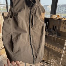 批发<b class='q'>男</b>女同款夏季轻薄防风防水纯色背心<b class='q'>马甲</b>户外运动工装登山钓鱼<b class='q'>马夹</b>