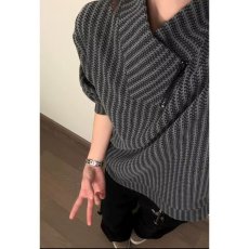 批发鱼骨纹v领<b class='q'>长袖</b><b class='q'>t</b><b class='q'>恤</b><b class='q'>男</b>款秋季黑白拼色条纹打底衫松弛感宽松情侣上衣