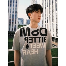 批发美式休闲显瘦<b class='q'>上衣</b>男女夏季新款设计感字母印花小个子百搭短袖T恤