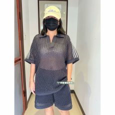 批发夏季设计款镂空针织衫<b class='q'>男</b>士三道杠透气冰丝凉感宽松V领<b class='q'>短袖</b>沙滩服