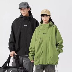 批发连帽冲锋衣男士春秋款宽松潮牌美式休闲上衣秋季工装夹克<b class='q'>外套</b>男款