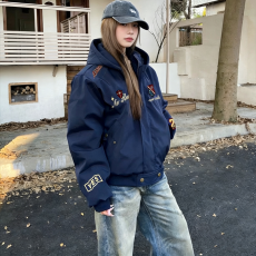 批发美式刺绣连帽棉衣情侣棒球棉服男宽松2026新款加厚保暖飞行员<b class='q'>外套</b>