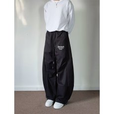 批发美式褶邹伞兵弯刀工装裤女春秋季新款<b class='q'>设计</b>感宽松直筒阔腿休闲裤