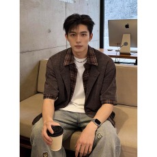 批发假两件格子拼接<b class='q'>短袖</b><b class='q'>衬衫</b><b class='q'>男士</b>老钱风人夫感穿搭外套针织五分袖<b class='q'>衬衣</b>