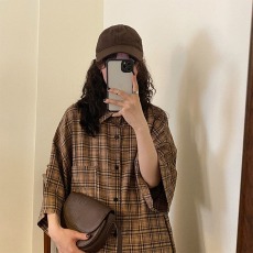 批发日系复古格子短袖<b class='q'>衬衫</b>女夏季宽松别致上衣设计感小众chic港味<b class='q'>衬衣</b>