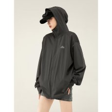 批发夏季<b class='q'>户外</b>新款冰丝凉感日系防紫外线轻薄防晒衣男女款连帽薄款外套