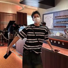 批发2026美式复古灰色条纹拼接撞色短袖<b class='q'>T</b><b class='q'>恤</b>男圆领设计感宽松休闲上衣