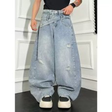 批发美式高街解构水洗破洞牛仔裤夏季新款小众宽松蓝色弯刀阔腿长裤