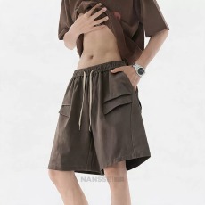 批发<b class='q'>男</b>势美拉德棕色褶皱休闲短裤<b class='q'>男</b>夏季新款潮牌复古宽松百搭五分裤子